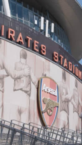 Vertikales-Video-Das-Emirates-Stadium-Home-Ground-Arsenal-Football-Club-London-1